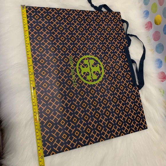 1 large Tory Burch shopping bag - Picture 2 of 3